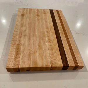 Planche à découper et plateau de service en bois - Durable, lavable au lave-vaisselle - Product Image 1