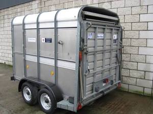 Semi-remorque de transport de bétail pour bovins et ovins avec châssis robuste, capacité de charge utile de 2745 kg - Vente flash - Product Image 2
