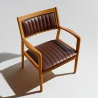 Chaise de salle à manger en teck massif de style mid-century, dossier incurvé rembourré, assise en cuir véritable capitonnée, écologique, imperméable et durable