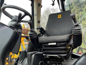 รถตักล้อยาง JCB 3CX แบบขับเคลื่อน 4 ล้อ พร้อมหัวขุดด้านหน้าและด้านหลัง |   รถตักล้อยางตีนตะขาบไฮดรอลิก JCB 3CX - Product Image 6