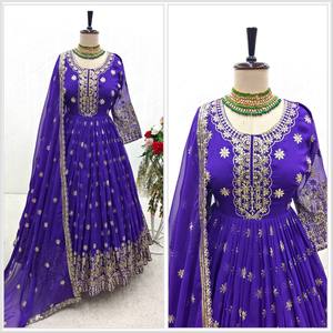 Magnifique robe de soirée en fausse fourrure avec dupatta réversible et extensible - Product Image 4