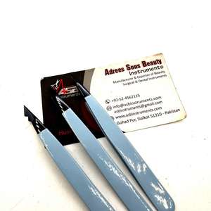 แหนบถอนคิ้วเป็นสี่เหลี่ยมปลายเรียวแหลมสีฟ้าอ่อนพร้อมปลายสีดำสามารถปรับแต่งได้ทำจากสเตนเลสสตีล - Product Image 2