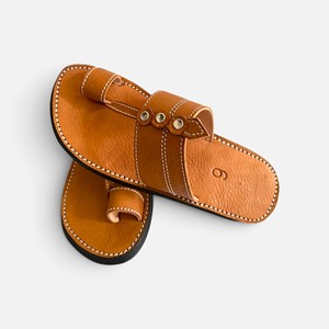 Sandales plates en cuir véritable pour hommes, à bout ouvert, avec fermeture à lanières, semelle en caoutchouc, style été - Product Image 2