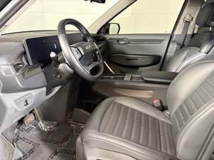 สภาพดีเยี่ยม ปี 2024 คีอา อี-วี9 แลนด์ ขับเคลื่อนสี่ล้อ 4 ประตู รถอเนกประสงค์ - Product Image 5