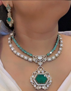 Hermoso conjunto de collar con aspecto de piedra chapada en oro con doblete de moissanita, pendientes para mujer, joyería de diseñador para boda y fiesta - Product Image 2