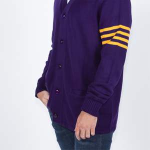 Pull universitaire de haute qualité-doux, à la mode et parfait pour une tenue décontractée et un style tendance - Product Image 6