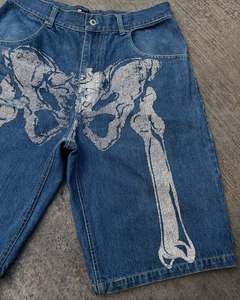 กางเกงขาสั้นผ้ายีนส์วินเทจสำหรับผู้ชายกางเกงรัดรูปยาวถึงเข่าทรงหลวมสีดำแบบปะติด - Product Image 3