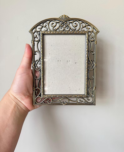 Cadre photo en métal écologique, taille et couleur personnalisables, design artistique moderne de haute qualité pour une présentation élégante sur table - Product Image 6