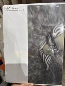 KPOP I-DLE 8º Mini Álbum Oficial CD con Photocard Aleatoria CUBE Ent. [Estamos] en posesión de auténticos artículos coleccionables sellados en stock. - Product Image 4