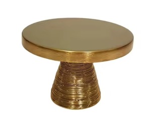 Base Redonda Vintage para Pastel de Metal con Detalles Decorativos Únicos, Perfecta para Bodas Tradicionales y Eventos Rústicos - Product Image 4