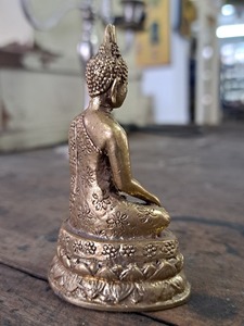 Statue de bouddha unique en laiton pour la décoration d'amélioration du temple de la maison Vastu Feng Shui et de la prospérité - Product Image 6