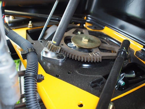 Cortacésped Industrial Cub Cadet XT1 LT46 de 28V con Batería, Motor de 2 Tiempos, Serie Enduro OEM, Prácticamente Nuevo - Product Image 4