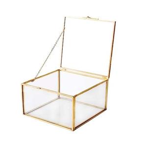 Moderna Caja de Joyería Decorativa Cuadrada de Latón y Vidrio con Cierre Magnético, Grabado Personalizado y Tamaño Ajustable - Product Image 2