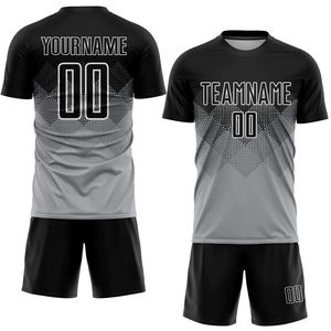 Uniforme de football à sublimation personnalisée avec chaussettes et haut pour les sports d'équipe, vêtements de football nouveau style pour hommes - Product Image 3