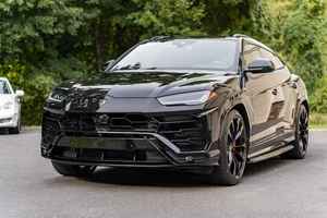 CLEAN 2022 L a m b o r g i n i Urus 2,200 Miles, Turbo V8 de 641 chevaux, freins en carbone céramique prêts pour l'exportation - Product Image 3