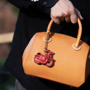 <span class=keywords><strong>LLavero</strong></span> de cuero rojo para motocicleta, <span class=keywords><strong>llavero</strong></span> hecho a mano de cuero genuino, elegante abalorio de motocicleta para bolsos o regalos - Product Image 3