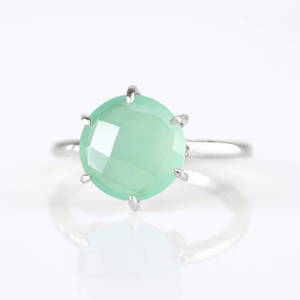 Aqua Chalcedony Prong Ring 8mm Briolette 18K Oro Vermeil 925 Plata de ley Anillo de piedra de nacimiento hecho a mano para fiestas con incrustaciones - Product Image 2