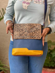 Sac à main en cuir véritable recyclé fait à la main, sac à cheveux en fourrure, sac à bandoulière multicolore élégant pour femmes - Product Image 3