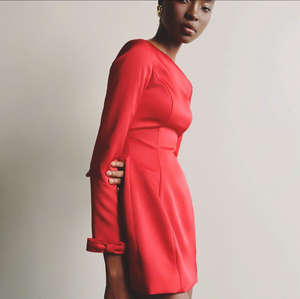 Robe courte rouge classique raffinée à manches longues, coupe flatteuse, élégante, fabriquée au Vietnam - Product Image 3