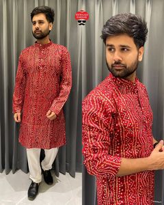Kurta de hombre con estampado de lámina de algodón especial para festivales de alta demanda para uso de regalo disponible a granel de la India - Product Image 4