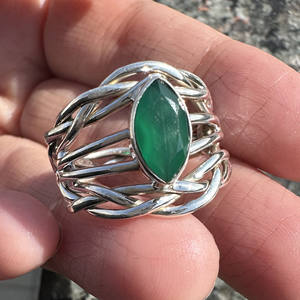 Bague en onyx vert naturel, argent massif 925 |   Bijoux en pierres précieuses de forme marquise en gros |   Nouvelle conception de bague en argent faite à la main pour les détaillants - Product Image 1