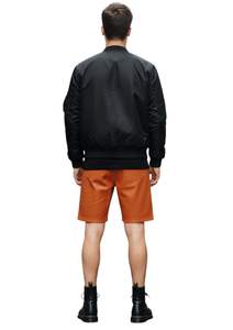 Pantalones Cortos de Cuero Genuino Personalizados para Hombre con Bolsillos Delanteros Dobles con Cremallera, Corte Ajustado, Modernos y Casuales - Product Image 5