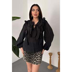 Blusa Negra con Volantes - Negra - Product Image 1