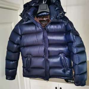 Veste matelassée légère et résistante à l'hiver pour hommes Caractéristiques chauffantes respirantes et confortables de haute qualité Vestes pour hommes de style actif - Product Image 4