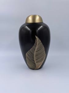 Urnas de cremación de Cruz Celta negra y dorada de latón para funerarias, incluida una bolsa de terciopelo gratis - Product Image 3