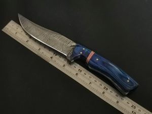 Couteau de survie Couteau en acier damas avec manche en bois densifié - Product Image 6