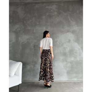 Jupe longue en satin à motif taille naturelle avec finition brillante - Product Image 4