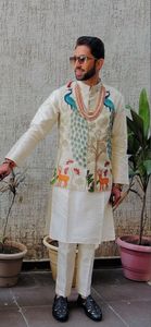 คอลเลกชัน kurta ของผู้ชายขายส่งมีหลายขนาดและฉลากตามสั่ง