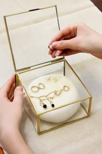 กล่องแก้วใส่เครื่องประดับสีทองแก้วสีทองพบกับสีทองสดใสสร้างโชว์ที่มีค่าเหมือนสมบัติที่สะสมไว้ - Product Image 5