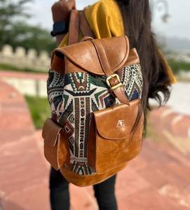 Sac à dos fait main en cuir Jacquard Offre Spéciale sac à dos en cuir véritable sac unisexe multi-usages nouveau design produit en vrac en gros - Product Image 1