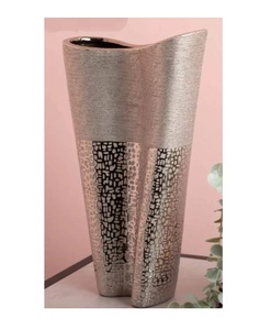 Florero de aluminio y Metal para Decoración de mesa, jarrón de Color plateado con acabado, forma Irregular única personalizada - Product Image 1