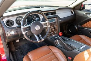 Ford Mustang GT Premium Coupé 2013 Usado, 1 Dueño Desde 2013, Transmisión Manual de 6 Velocidades, Interior Color Saddle, Procedente del Sur - Product Image 4