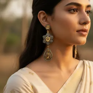 Boucles d'oreilles pendantes en forme de fleur en or plaqué or pour femmes, or 18 carats, style chandelier floral pour mariages, fêtes, motif étoile mignon avec pompon - Product Image 3