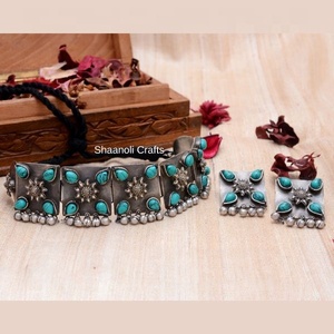 Collar de Gargantilla tribal bohemio de plata antigua de buena calidad con piedra preciosa turquesa, joyería de boda y fiesta chapada en plata - Product Image 1