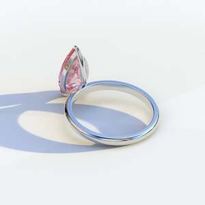 แหวนเพชรมอยส์ซอไนต์รูปลูกแพร์สีชมพูสดใสสีทอง14K คลาสสิกแหวนเพชรโมอิสซาไนต์สำหรับเธอ - Product Image 5