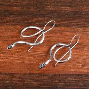 Pendientes Colgantes de Serpiente, Estilo Gótico Bohemio, Joyería de Latón para Mujer, Acabado Antiguo, Minimalista, Chapado en Oro/Plata de 18K - Product Image 6