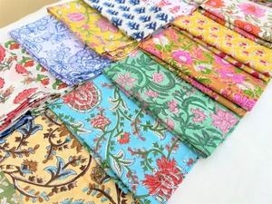 Napperons de table en tissu assortis Hanky Dinning Décoration de table bohème Vaisselle Pâques Noël Tapisserie imprimée en blocs - Product Image 2