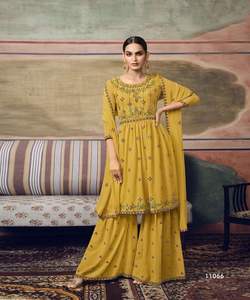 Nuevo Vestido Largo de Diseñador con Dupatta, Georgette con Bordado y Lentejuelas, Prenda Étnica a Bajo Precio, Alphanumero Gharara de Seda - Product Image 4