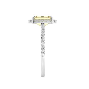 Anillo de Compromiso con Halo de Diamantes Cultivados en Laboratorio en Plata de Ley Amarilla con Detalles Bonitos para Mujer - Product Image 2