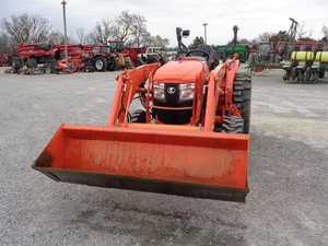 2015 KUBOTA L4760 Tractor usado - Product Image 3