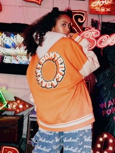 Chaqueta Varsity Personalizada Extra Grande, Chaqueta Bomber de Béisbol, Cuerpo y Mangas de Lana Transpirable - Product Image 6