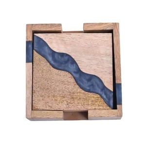 Dessous de verre de rivière en résine naturelle de forme carrée avec un design artistique de luxe pour la table à manger, le mariage et la décoration de fête - Product Image 5