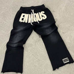 Conjunto de chándal pesado estampado de invierno para hombre personalizado OEM con Sudadera con capucha y pantalones de chándal lavados con ácido bordados - Product Image 4