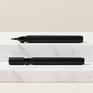 Delineador Líquido Profesional CLICKA Intense Black, Resistente al Agua, Secado Rápido, Tapa Antipérdida Automática, Larga Duración - Product Image 1