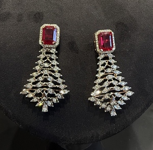 ชุดสร้อยคอเพชรสีทอง14K และ18K สุดหรูคอลเลกชั่นเก๋รวมถึงเครื่องประดับเพชรสุดชิค