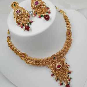 ENSEMBLE DE BIJOUX INDIENS TRADITIONNELS ET À LA MODE EN CUIVRE ENSEMBLE DE BIJOUX DE MARIAGE POUR FEMMES BOUCLES D'OREILLES ET COLLIER - Product Image 1